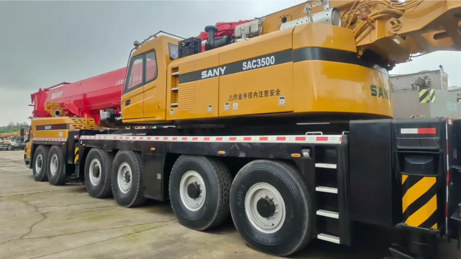 Mobile crane working on site, representing fleet utilisation and operating demand.