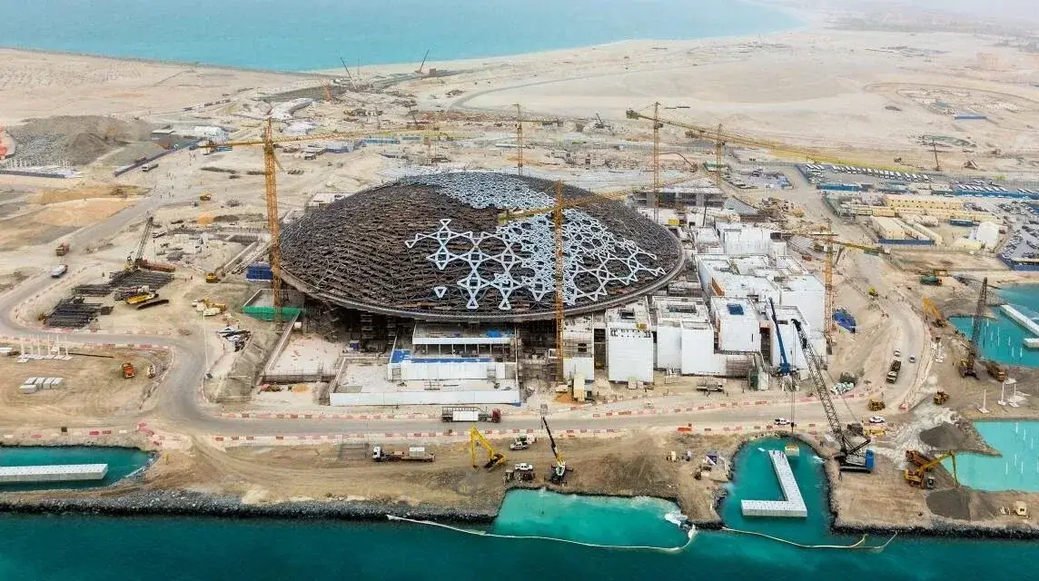 Construction project in Abu Dhabi requiring crane hire — MYCRANE