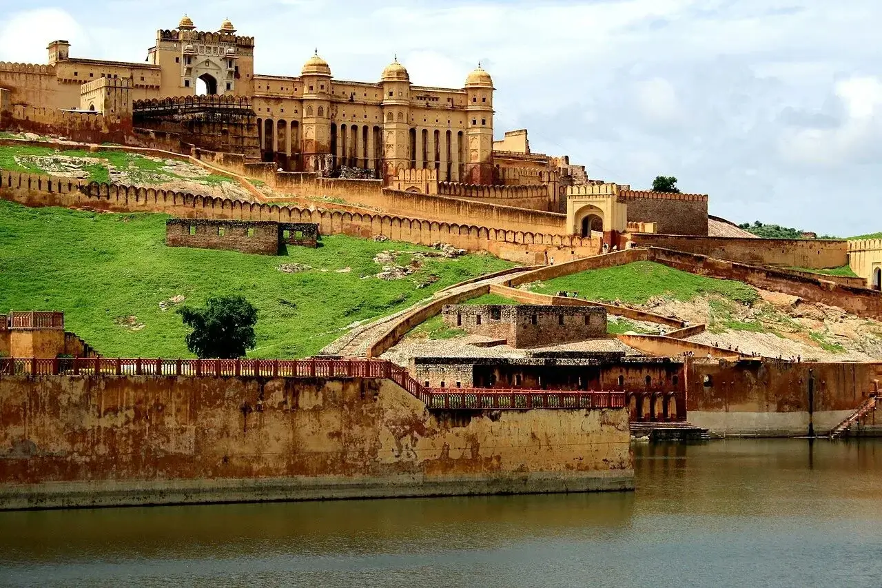Construction project in Jaipur requiring crane hire — MYCRANE