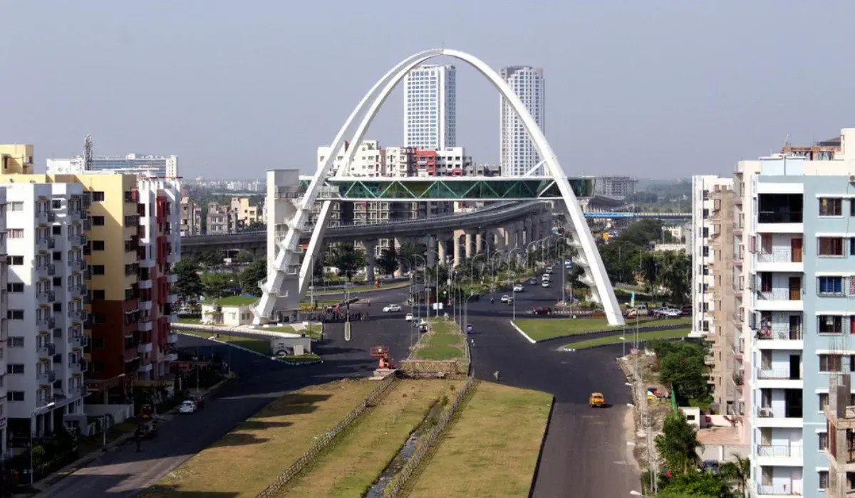 Construction project in Kolkata requiring crane hire — MYCRANE