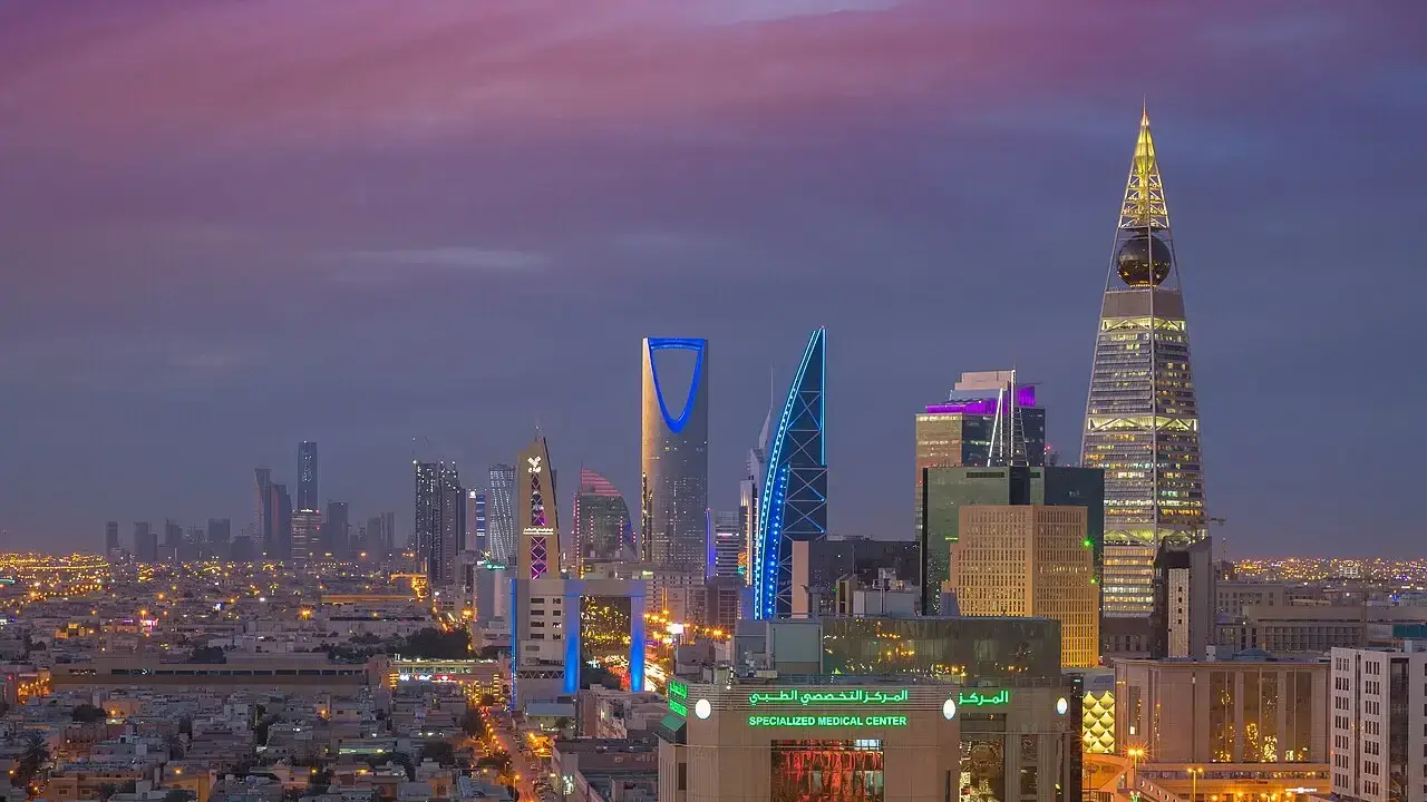 Construction project in Riyadh requiring crane hire — MYCRANE