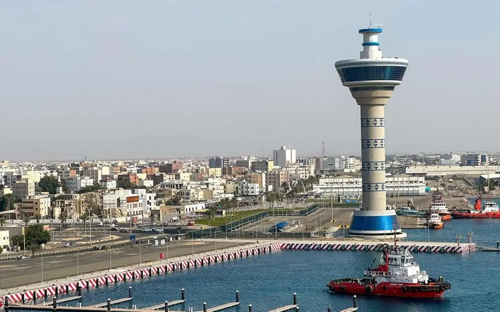 Construction project in Yanbu requiring crane hire — MYCRANE